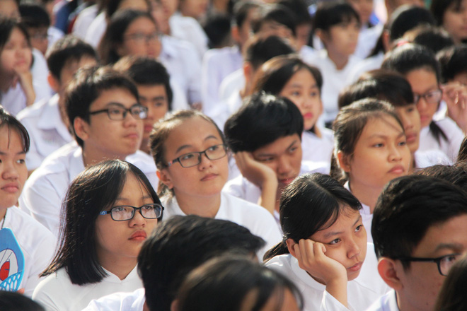 mau thuan tren facebook nam sinh phai nhan 2 nam tu vi danh ban chan thuong so nao