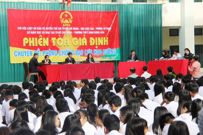 mau thuan tren facebook nam sinh phai nhan 2 nam tu vi danh ban chan thuong so nao