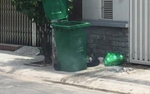 phat hien thi the be gai so sinh trong thung rac o sai gon