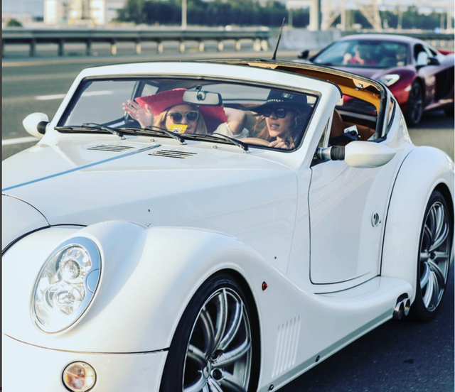 arabian gazelles cau lac bo sieu xe danh rieng cho cac quy co giau co so huu va dieu khien mot sieu xe se danh thuc moi giac quan cua ban