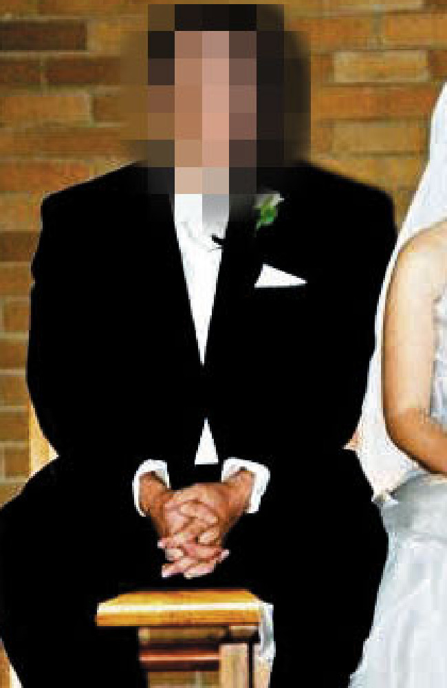 xem dien thoai cua chong vo chet lang khi phat hien toi ac cua chong voi be gai 12 tuoi