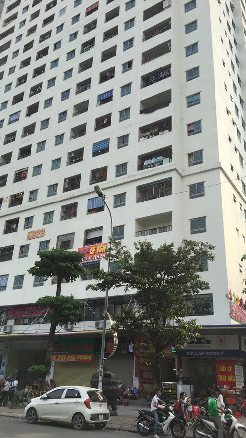nguoi phu nu nem dao thot xuong dat o chung cu linh dam bi tram cam sau sinh