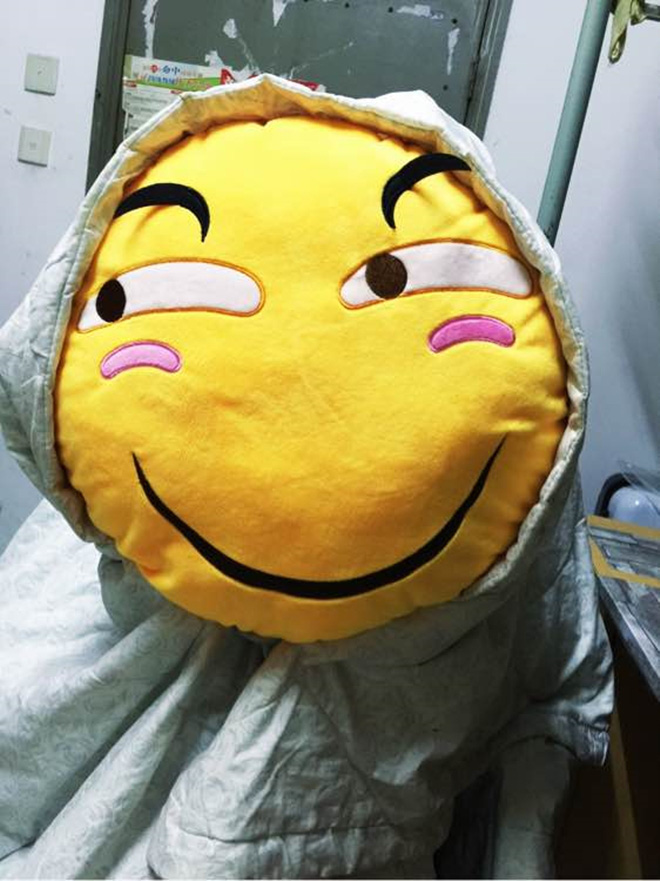 thay giam thi bat ngo kiem tra ky tuc phat hien hai sinh vien trum chan tren giuong va su that phia sau