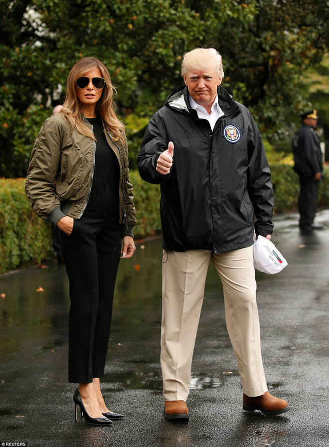 di giay cao got toi tham texas sau sieu bao harvey de nhat phu nhan melania trump gay xon xao du luan