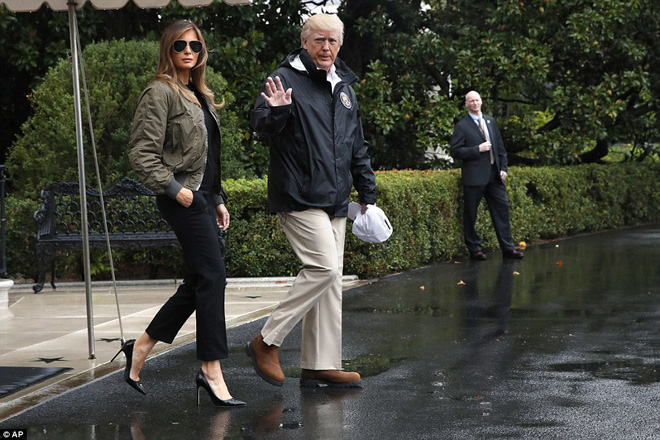 di giay cao got toi tham texas sau sieu bao harvey de nhat phu nhan melania trump gay xon xao du luan