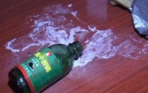 nghe an nghi an me giet con trai 2 tuoi roi uong thuoc tru sau tu tu