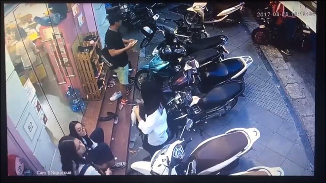 ha noi nam thanh nien banh bao be khoa trom xe sh trong tich tac