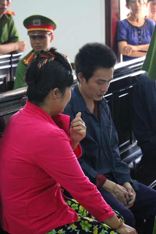 vu be gai bi cha va ong noi xam hai nguoi cha bi ket an chung than