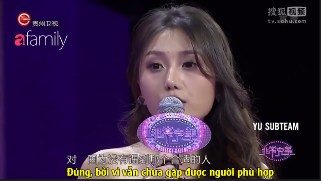 vua xinh dep lai hat hay co gai nay da khien cac chang trai thi nhau guc nga