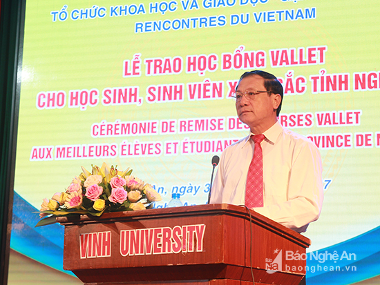 nghe an 146 hoc sinh sinh vien nhan hoc bong vallet