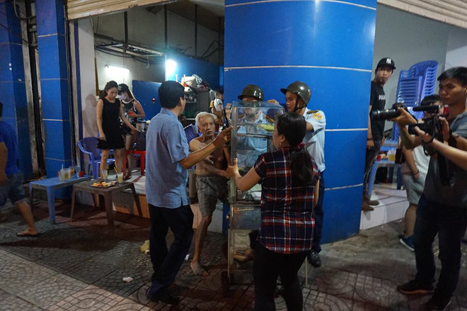 cu ong gianh giat xe hang rong voi doan lien nganh quan 1 ung ho lap lai trat tu via he nhung can hop tinh hop ly