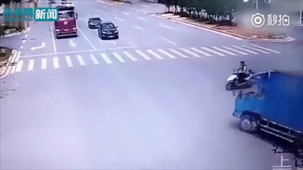 va xe tai roi quet container nguoi dan ong phuc lon mang lon du vuot den do van thoat chet ngoan muc