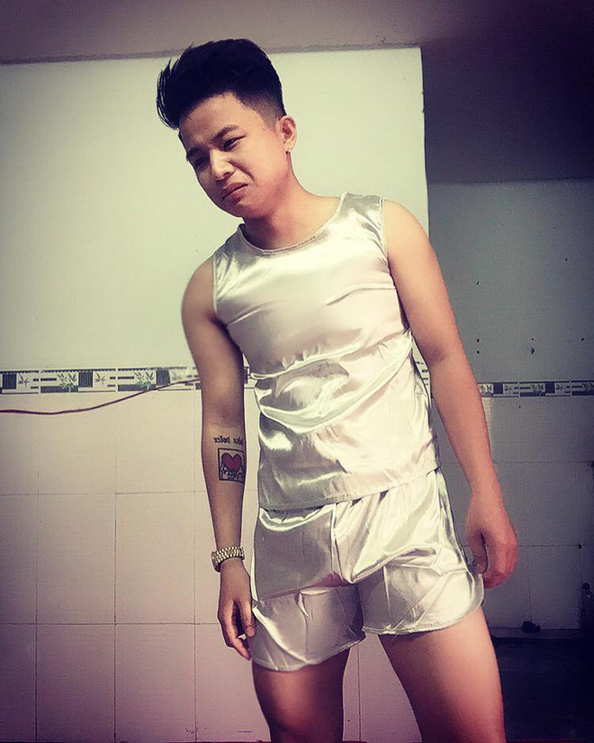 dat mua quan ao the thao qua mang ca dam thanh nien ngam dang khi nhan ve do ngu phu nu chat lu sexy