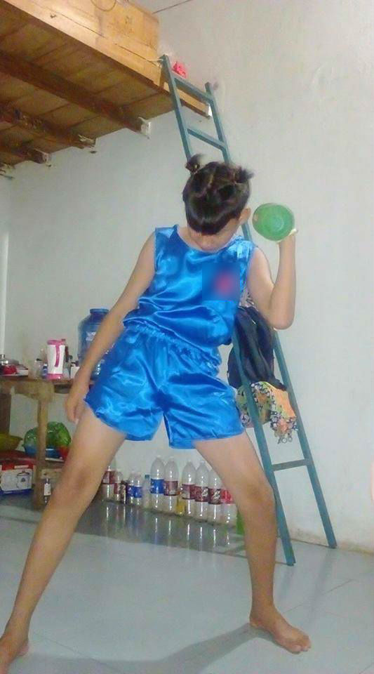 dat mua quan ao the thao qua mang ca dam thanh nien ngam dang khi nhan ve do ngu phu nu chat lu sexy