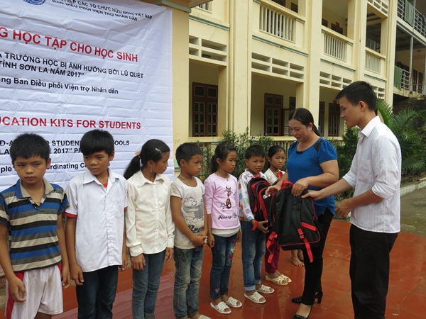 ngos cam ket ho tro khoang 250000 usd cho cac tinh mien nui phia bac bi lu lut