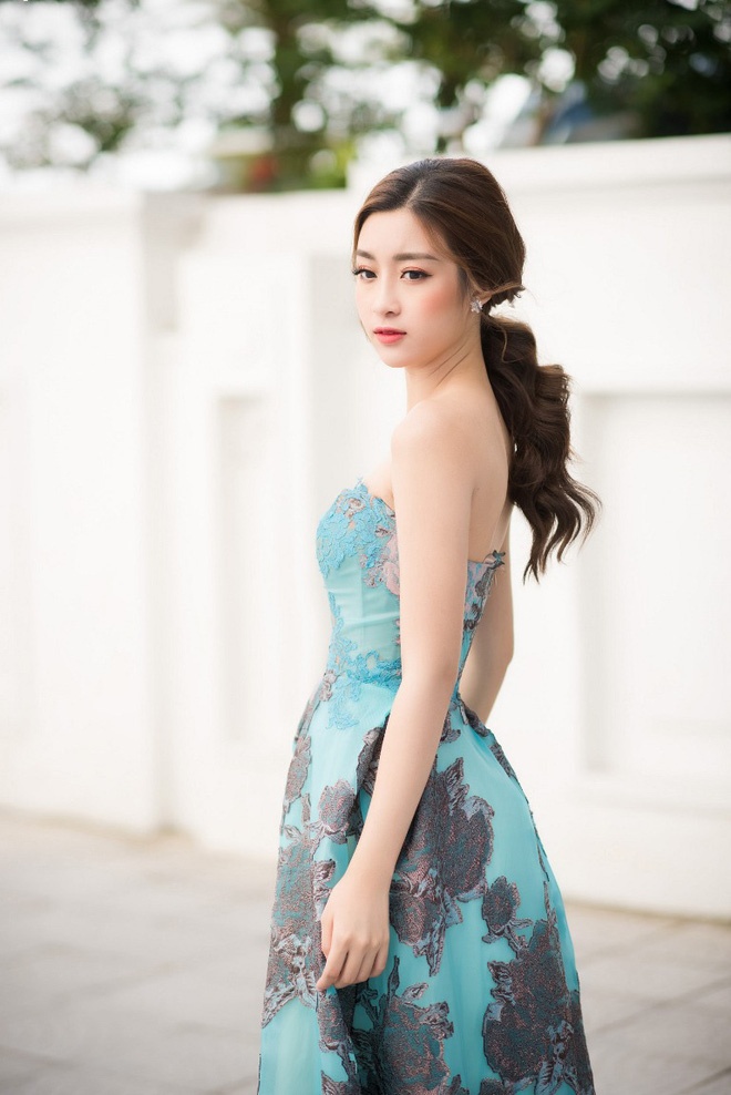 hoa hau do my linh khoe vai tran nuot na truoc khi len duong thi miss world