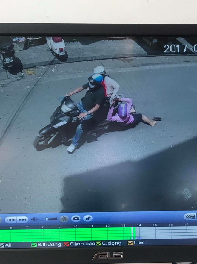 ha noi doi nam nu di sh cuop tui trang tron roi keo le nguoi phu nu ngay pho hang mam