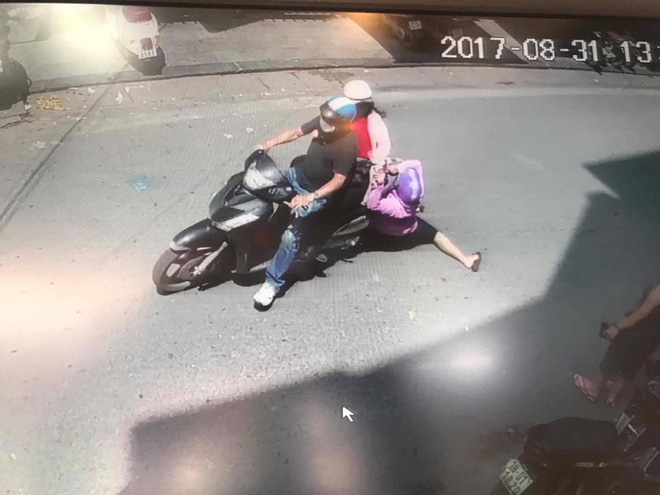 ha noi doi nam nu di sh cuop tui trang tron roi keo le nguoi phu nu ngay pho hang mam