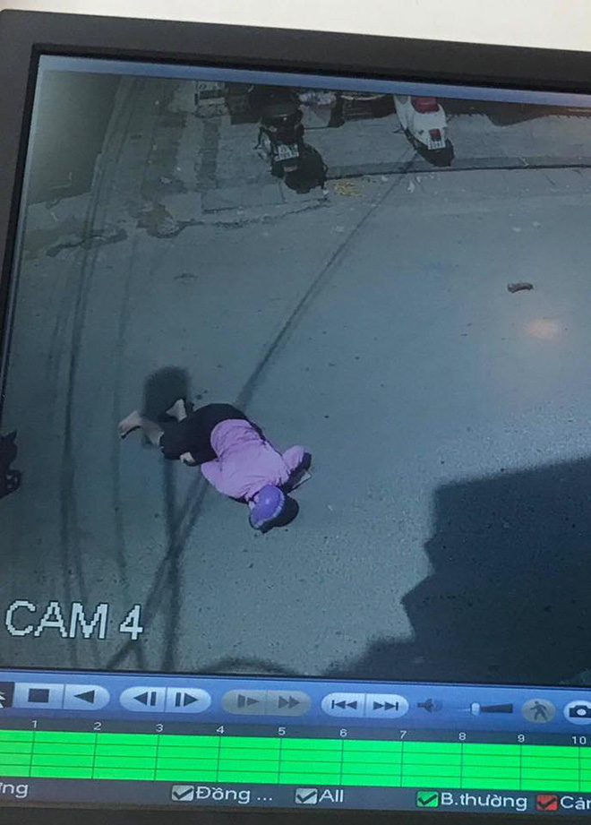 ha noi doi nam nu di sh cuop tui trang tron roi keo le nguoi phu nu ngay pho hang mam