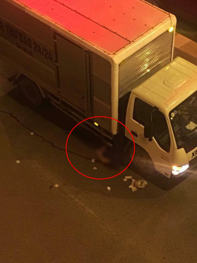 ha noi nam thanh nien bi xe tai cuon vao gam tu vong khi di qua ham kim lien