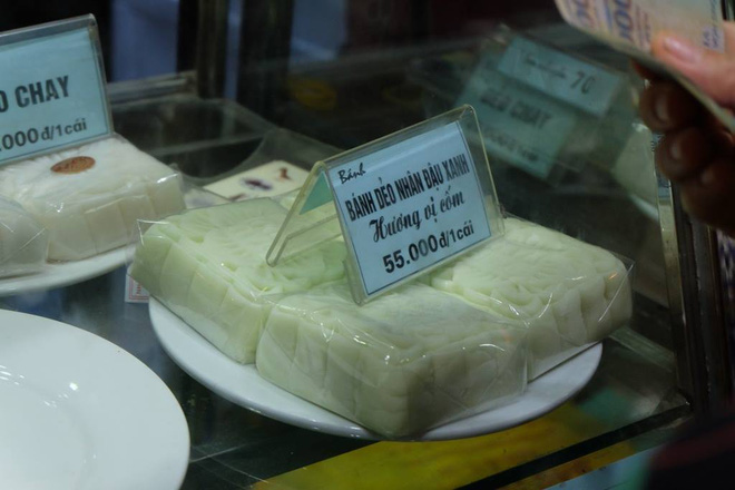 truoc ngay nghi le 29 nguoi ha noi xep hang mua banh trung thu bao phuong den tan khuya