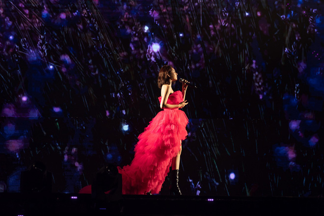 bao anh khien khan gia khong roi mat khi khoe vu dao quyen ru