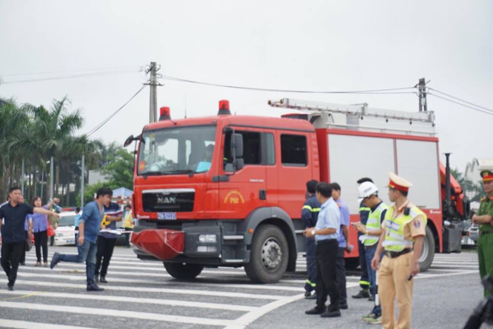 ha noi thuc nghiem hien truong vu xe khach dam xe cuu hoa tren cao toc phap van