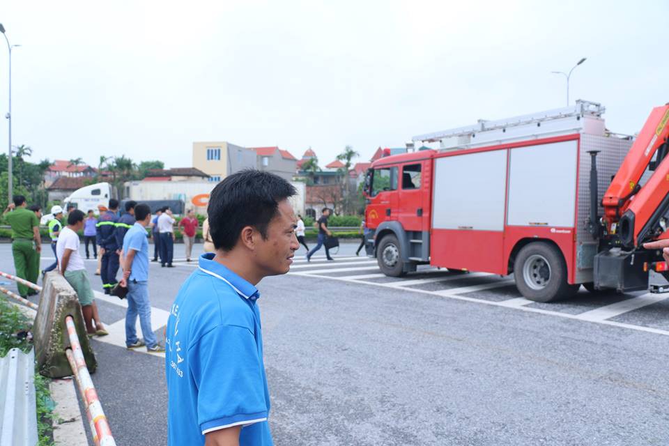 ha noi thuc nghiem hien truong vu xe khach dam xe cuu hoa tren cao toc phap van