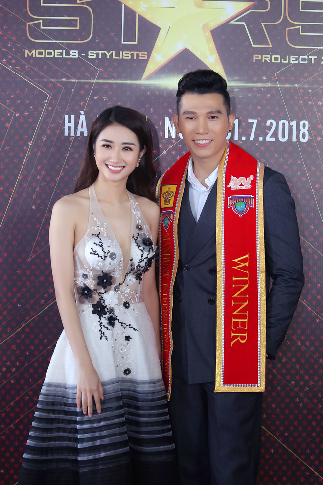 hoa hau thu ngan tai xuat voi voc dang manh mai goi cam sau gan 1 nam sinh con