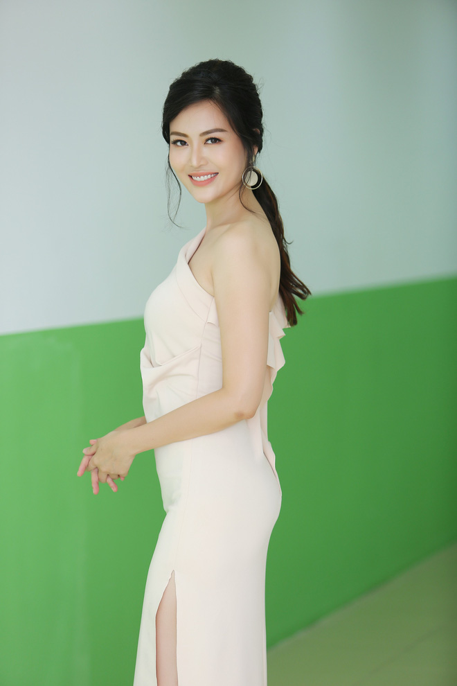 hoa hau thu ngan tai xuat voi voc dang manh mai goi cam sau gan 1 nam sinh con