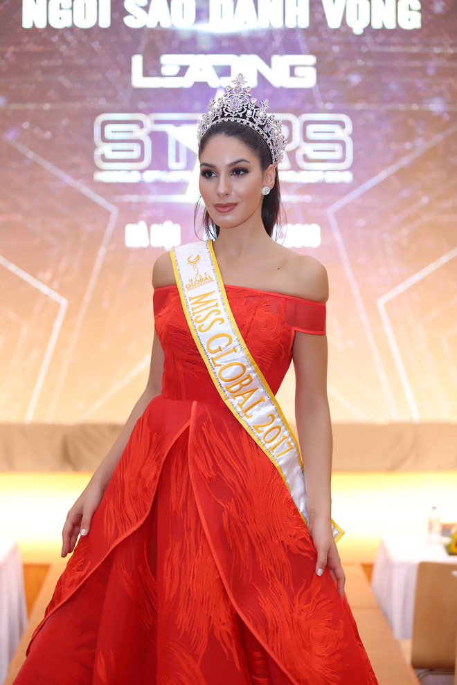 hoa hau thu ngan tai xuat voi voc dang manh mai goi cam sau gan 1 nam sinh con