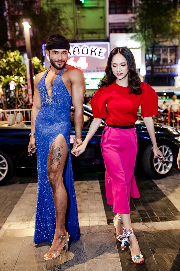 huong giang idol sanh doi cung thanh catwalk toi chuc mung dam vinh hung