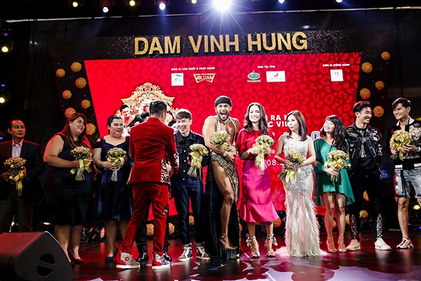 huong giang idol sanh doi cung thanh catwalk toi chuc mung dam vinh hung