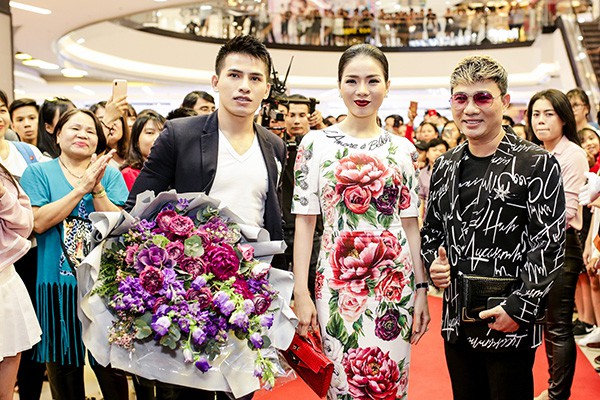 huong giang idol sanh doi cung thanh catwalk toi chuc mung dam vinh hung