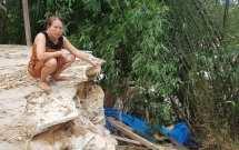 nghe an hang chuc ngoi nha co nguy co bi do sap xuong dong song do nuoc lu