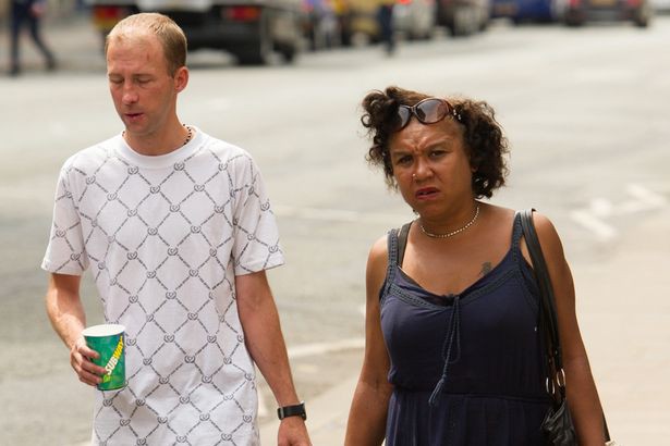 day la cach xu ly chuyen nghiep cua rap phim nuoc ngoai khi phat hien co quan he tinh duc trong phong chieu