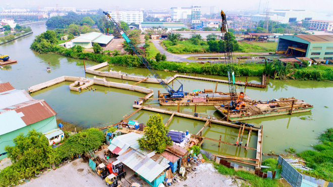 chum anh toan canh su bat dong cua loat cong trinh chong ngap o sai gon vi thieu von khong con bong cong nhan