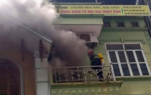 ha noi chay nha 5 tang nhieu nguoi dan hoang loan