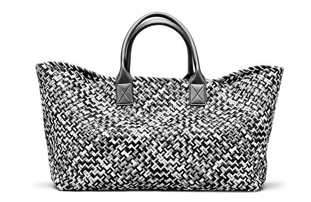 bottega veneta dang cap vuot thoi gian danh cho gioi thuong luu bat nguon tu 4 chu nhat
