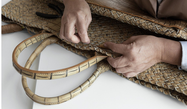 bottega veneta dang cap vuot thoi gian danh cho gioi thuong luu bat nguon tu 4 chu nhat