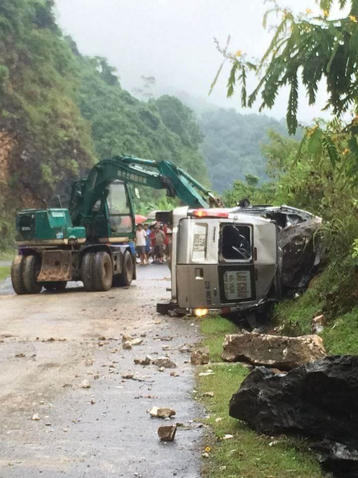 da roi de bep xe khach 16 cho dang luu thong nhieu nguoi bi thuong