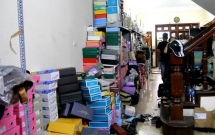 ha noi hang nghin doi giay dep tui xach nhai bi bat giu