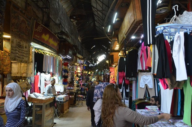 buc tranh nu nhi quoc dang buon o syria sau 7 nam chien tranh bom dan tan khoc