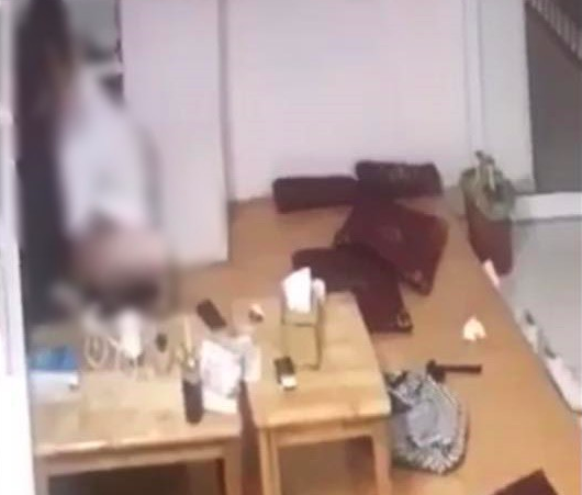 tu chuyen 2 cap doi than mat trong rap phim va quan tra sua an ai la tu do cua ca nhan ban nhung khong gian cong cong thuoc ve nhieu nguoi