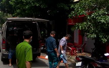 tp hcm ngui thay mui hoi chu nha tro bao cong an pha cua phong tro lien phat hien khach ngoai quoc da tu vong