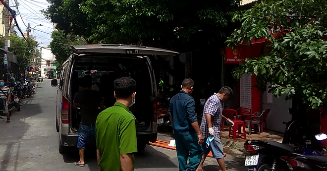 tp hcm ngui thay mui hoi chu nha tro bao cong an pha cua phong tro lien phat hien khach ngoai quoc da tu vong