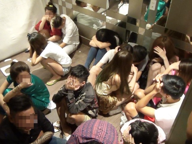 hang chuc dan choi to chuc tiec ma tuy trong can ho o sai gon