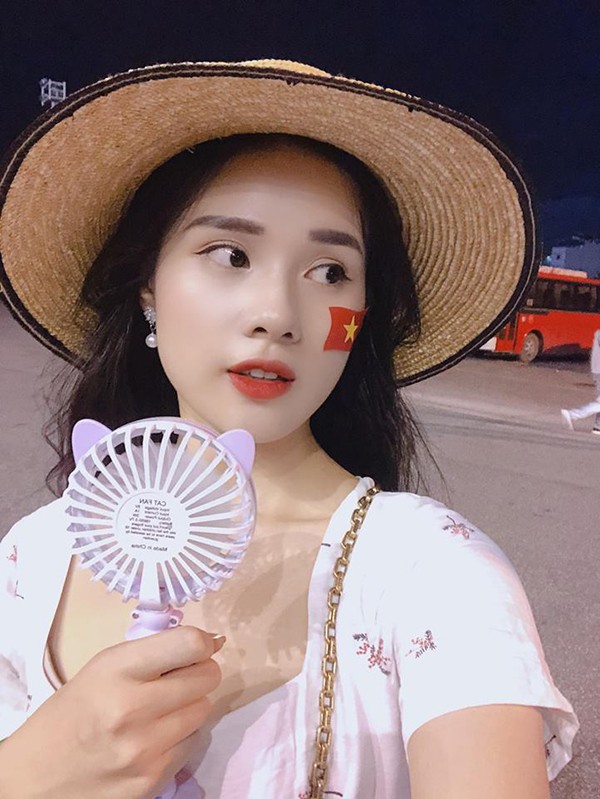 nhan sac goi cam cua chan dai bi don yeu cuc pham u23 viet nam