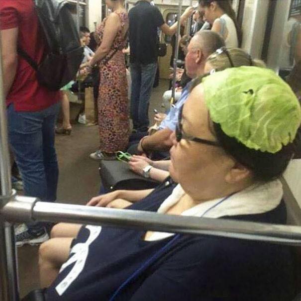 nhung hinh anh hai huoc chi co tren tau dien ngam tu chi gai thai rau toi pikachu tho tay om cot