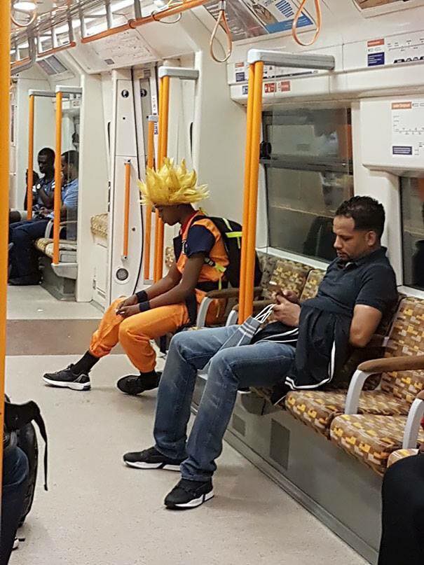 nhung hinh anh hai huoc chi co tren tau dien ngam tu chi gai thai rau toi pikachu tho tay om cot
